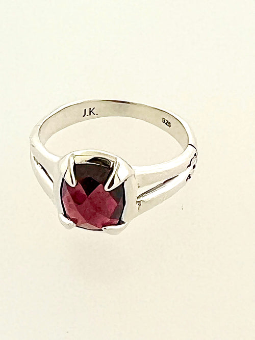 Garnet Gleam: Unveiling the Captivating Charms and Birthstone Brilliance of January
