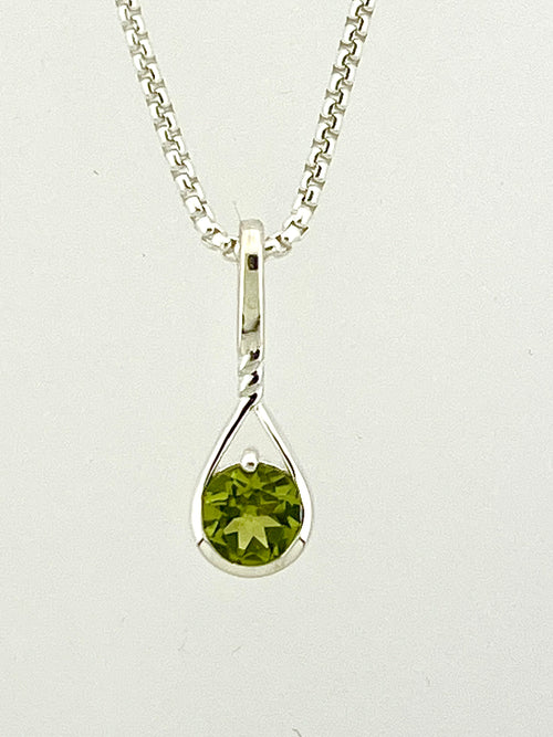 Affinity Sterling Silver 6mm Peridot Pendant with Chain