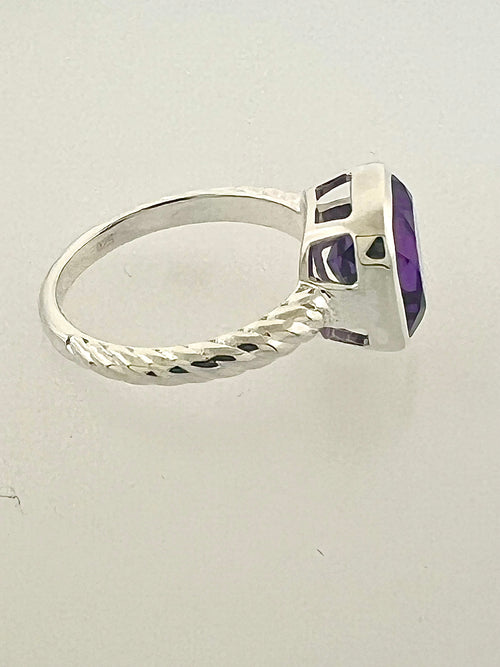 Affinity Ring with 10 x10 mm Cushion Amethyst