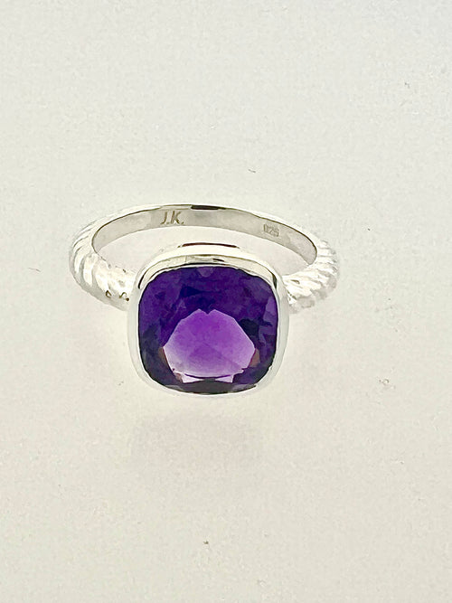 Affinity Ring with 10 x10 mm Cushion Amethyst