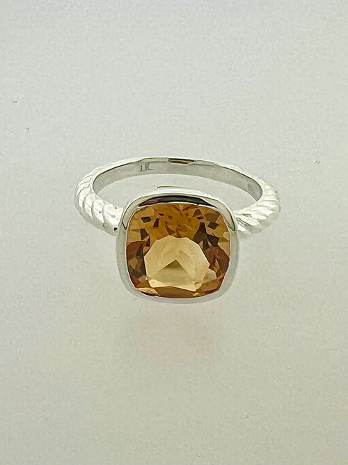 Affinity Ring with 10 x10 mm Cushion Citrine